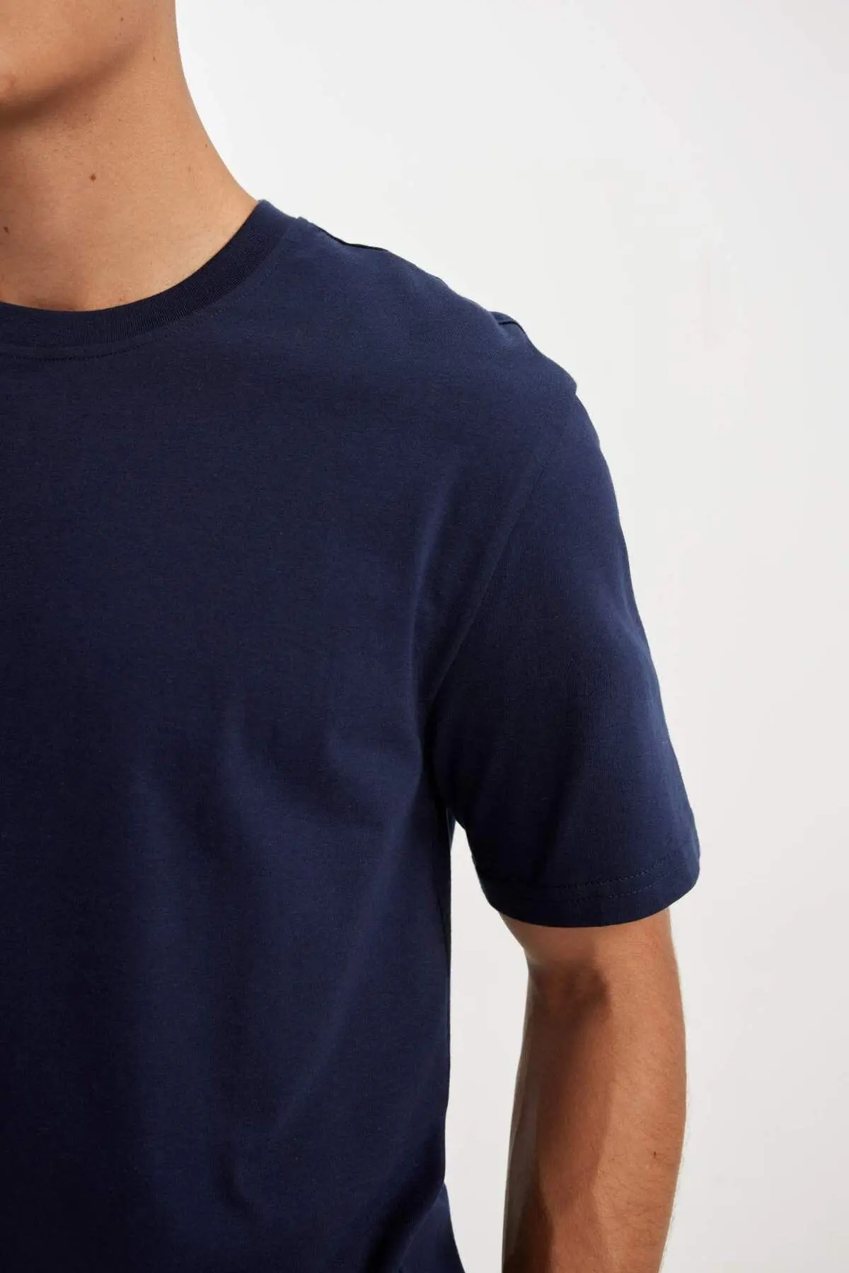New Regular Fit Bisiklet Yaka Basic Kısa Kollu %100 Pamuk Tişört V7699az24sp