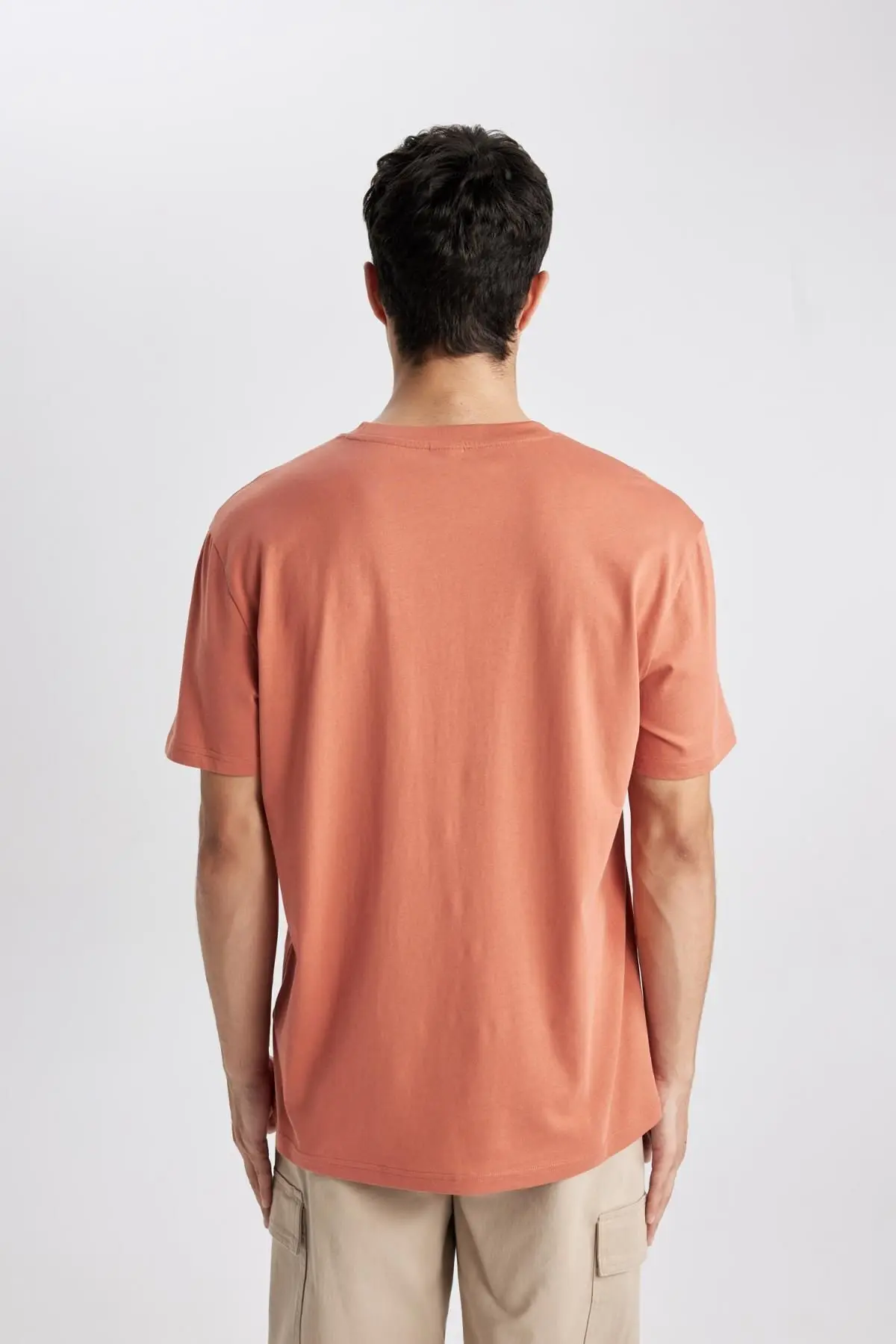 New Regular Fit Bisiklet Yaka Kısa Kollu %100 Pamuk Basic Tişört V7699az24sp