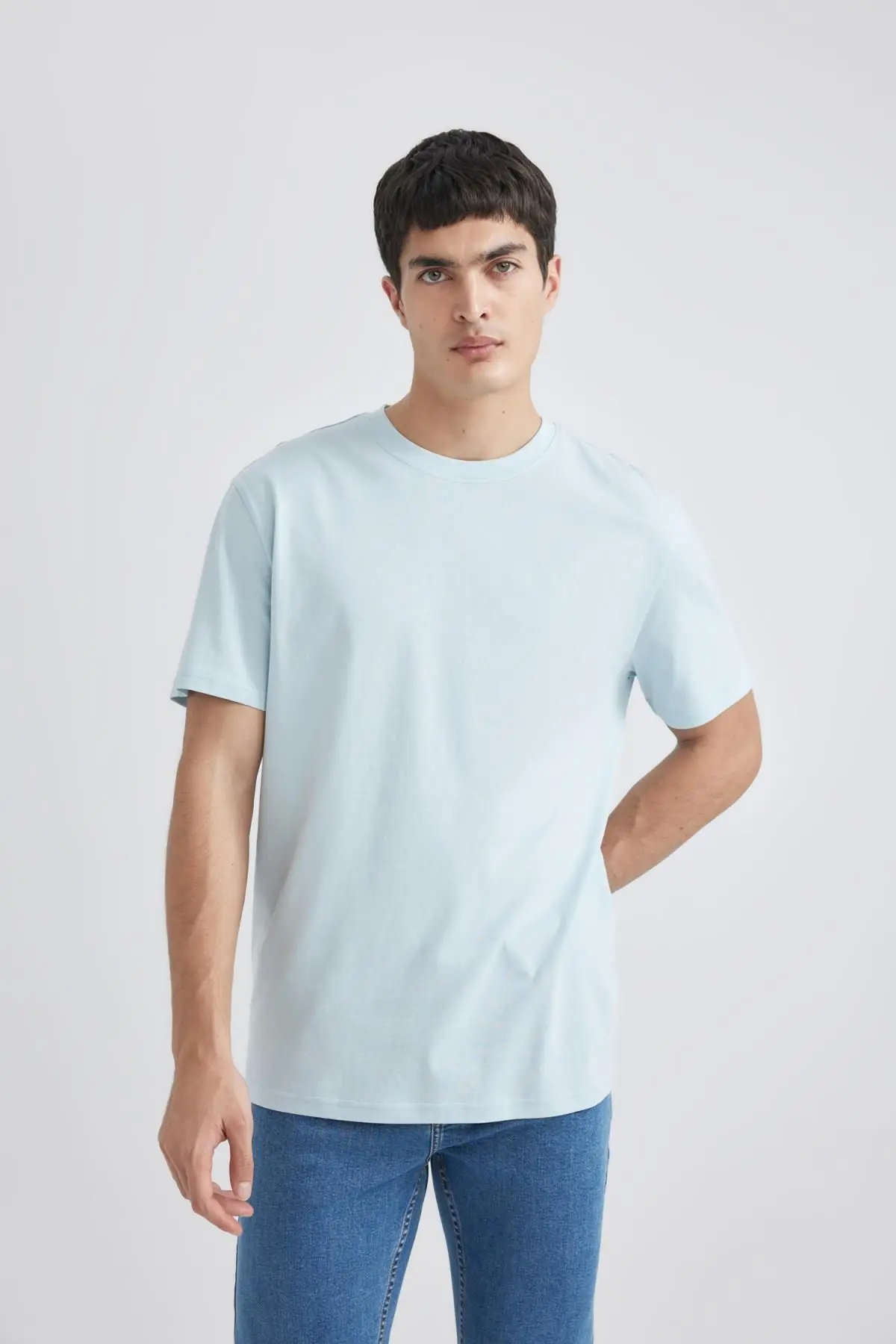 New Regular Fit Bisiklet Yaka Kısa Kollu %100 Pamuk Basic Tişört V7699az24sp