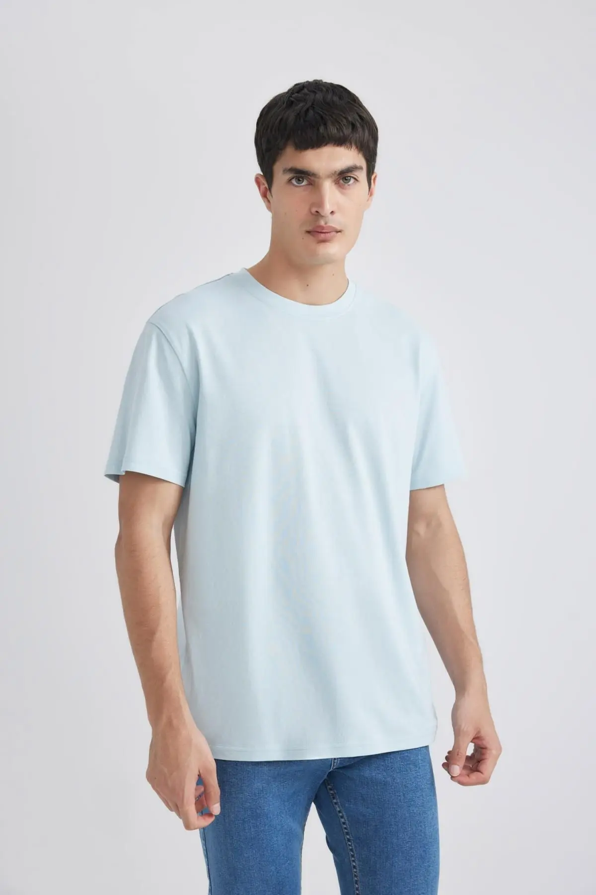 New Regular Fit Bisiklet Yaka Kısa Kollu %100 Pamuk Basic Tişört V7699az24sp