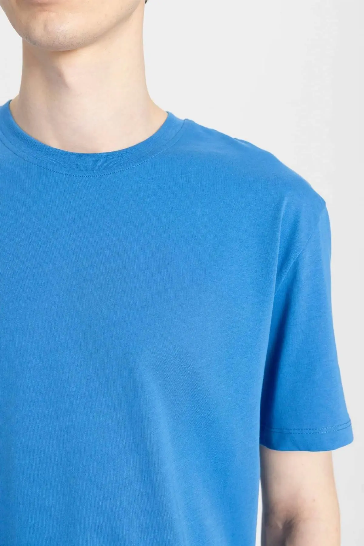 New Regular Fit Bisiklet Yaka Kısa Kollu Basic Tişört V7699az24sp