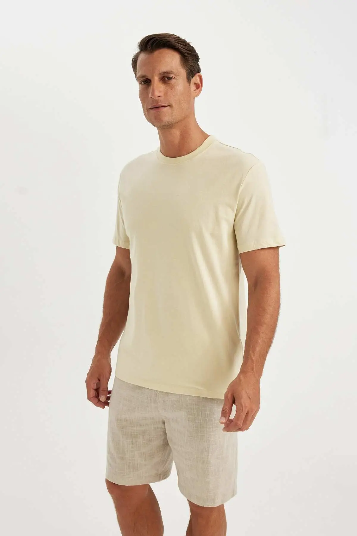 New Regular Fit Bisiklet Yaka Kısa Kollu %100 Pamuk Basic Tişört V7699AZ24SP