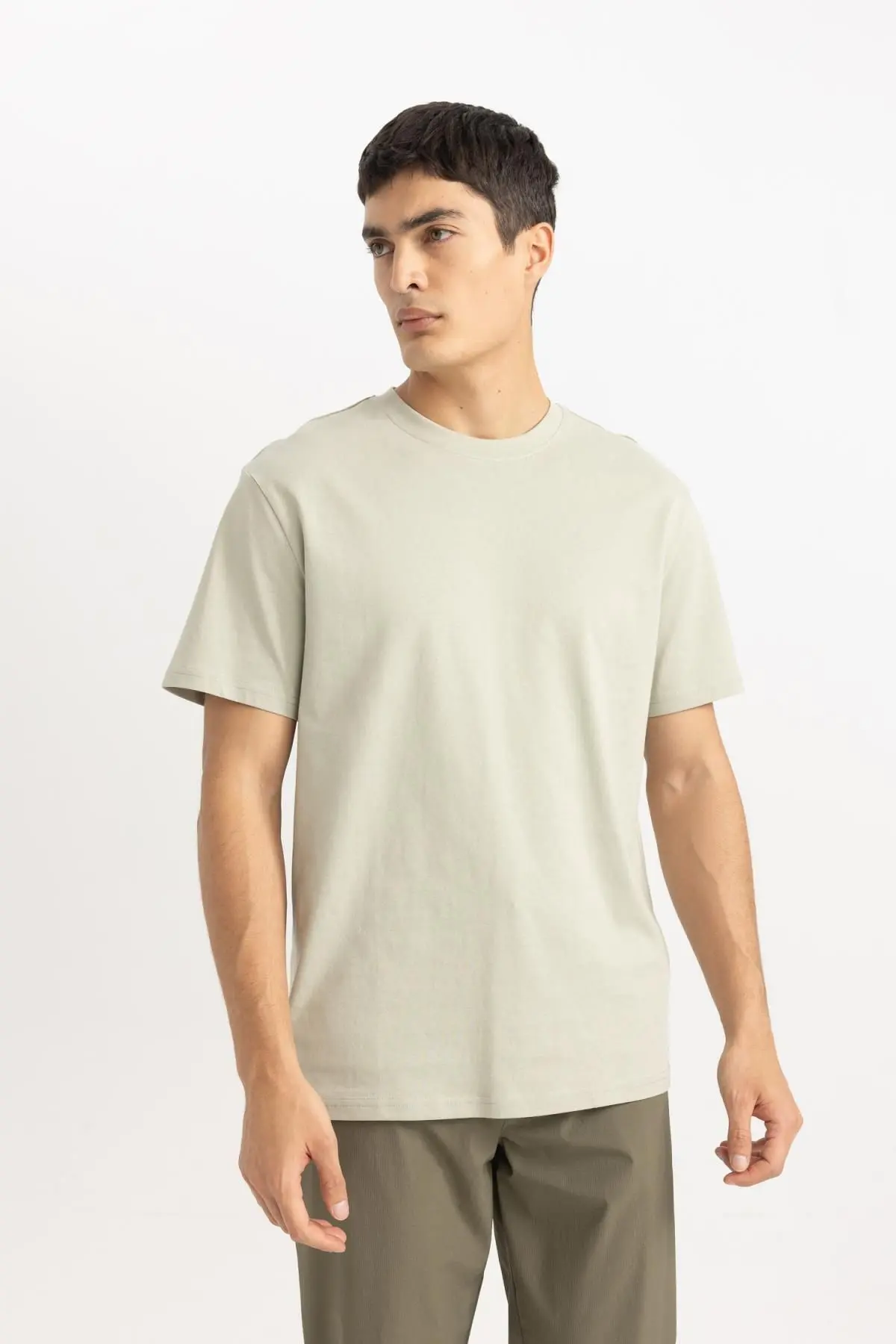 New Regular Fit Bisiklet Yaka Kısa Kollu %100 Pamuk Basic Tişört V7699az24sp