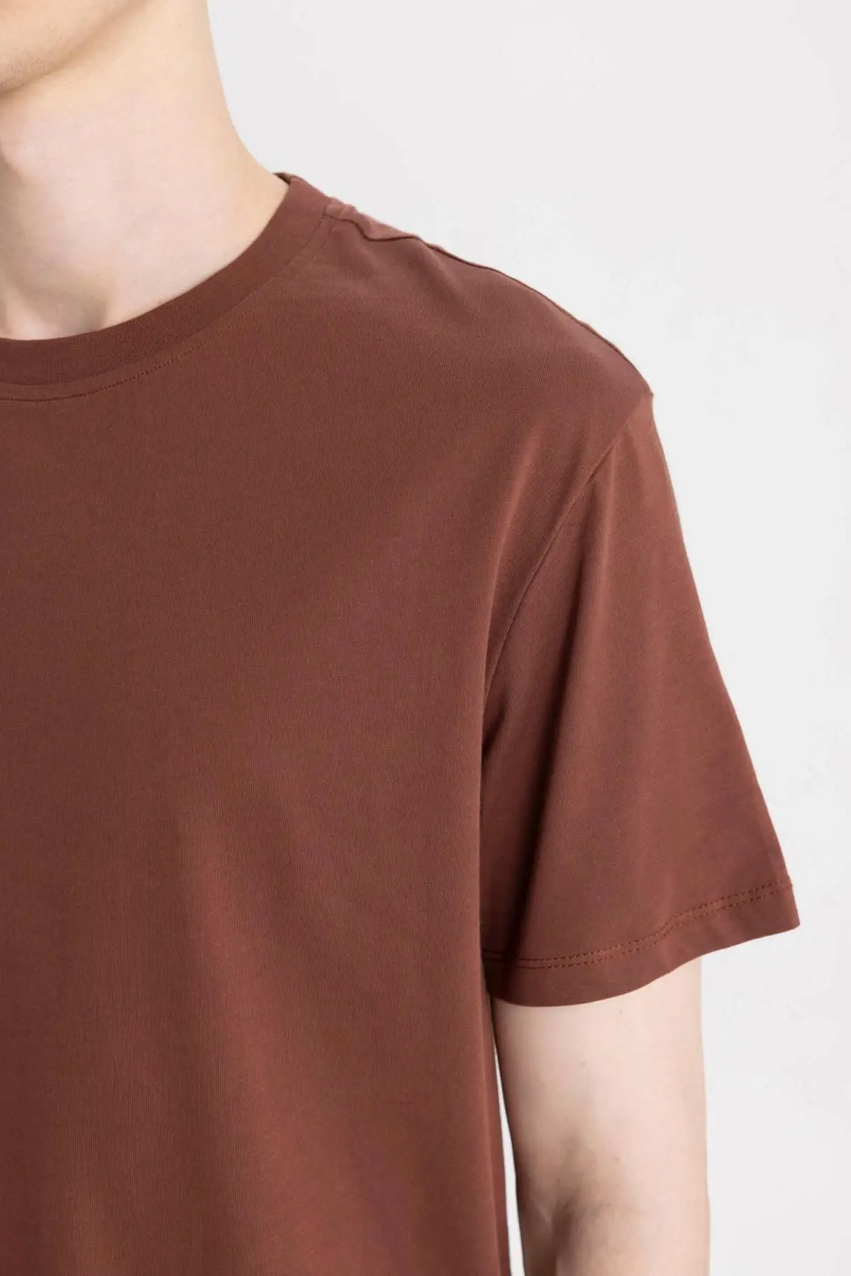 New Regular Fit Bisiklet Yaka Kısa Kollu Basic Tişört V7699az24sp