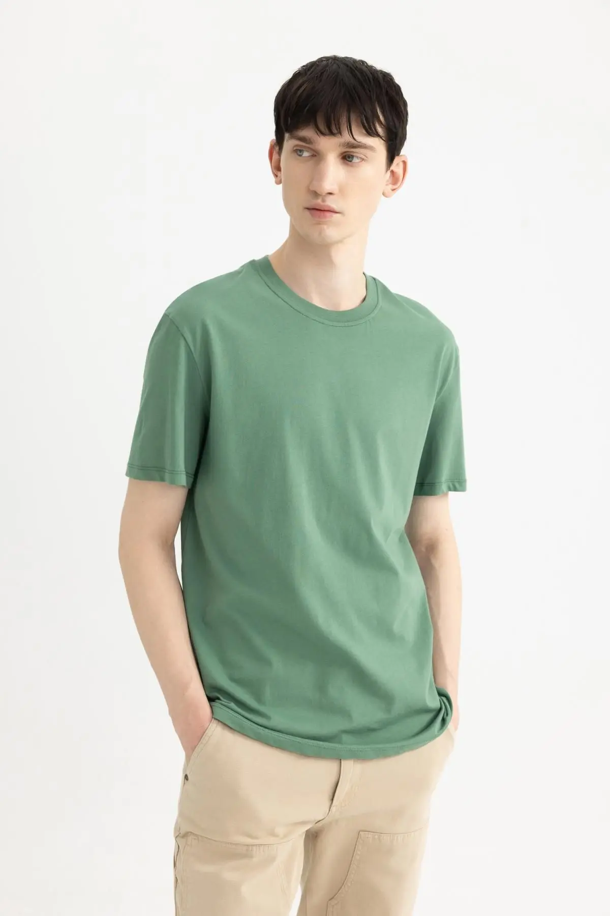 New Regular Fit Bisiklet Yaka Kısa Kollu %100 Pamuk Basic Tişört V7699az24sp