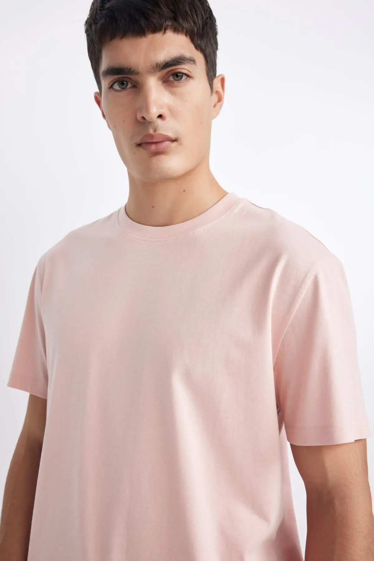 New Regular Fit Bisiklet Yaka Kısa Kollu %100 Pamuk Basic Tişört V7699az24sp