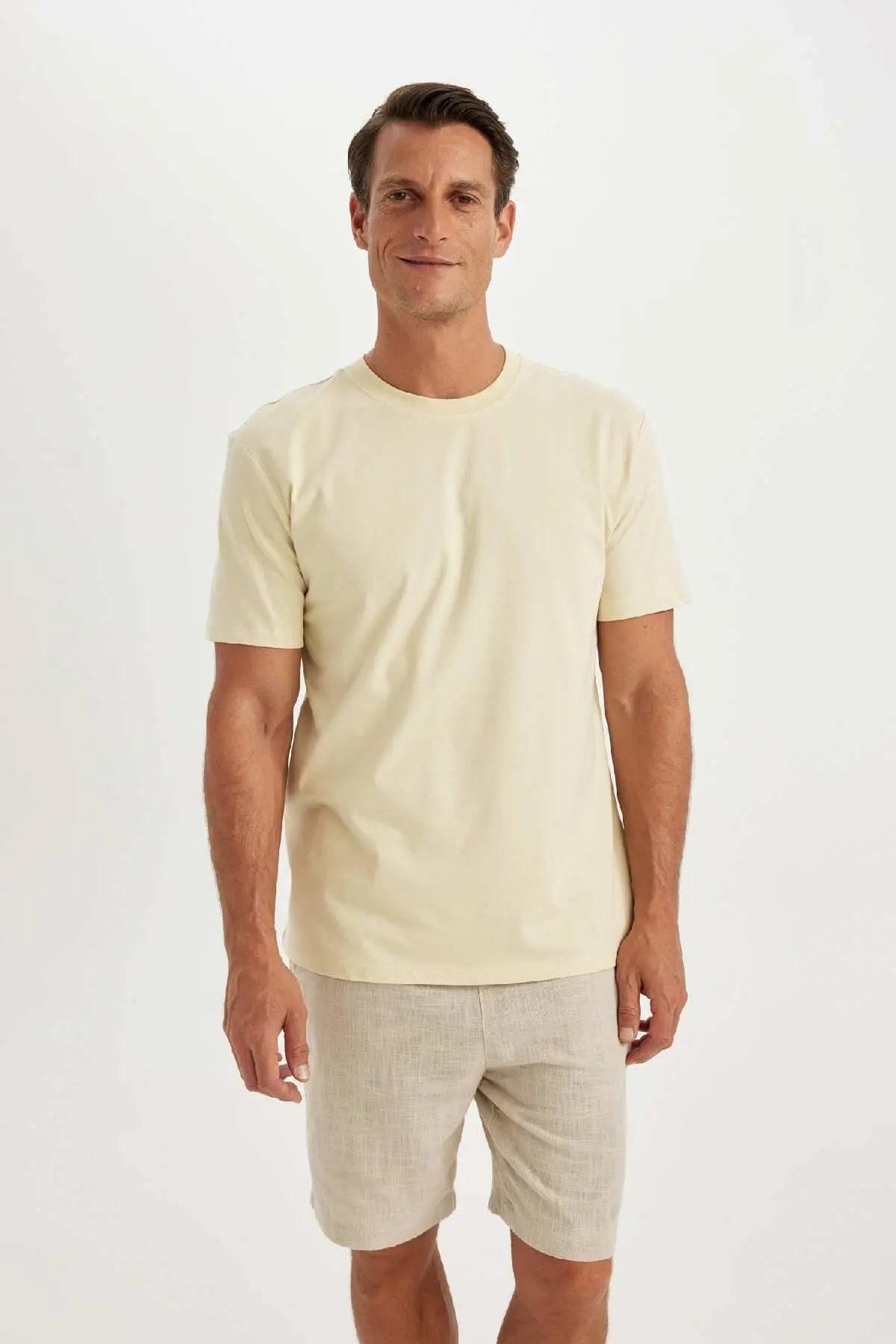 New Regular Fit Bisiklet Yaka Kısa Kollu %100 Pamuk Basic Tişört V7699AZ24SP