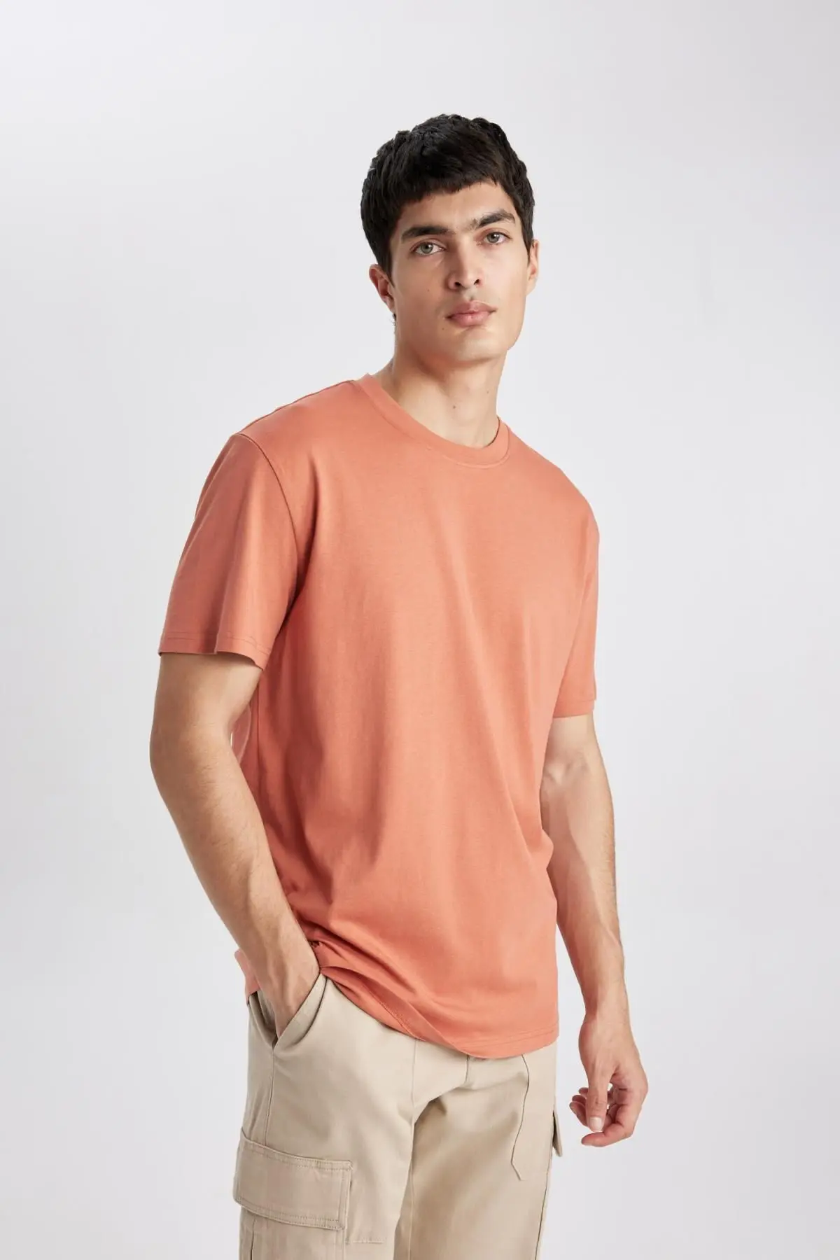 New Regular Fit Bisiklet Yaka Kısa Kollu %100 Pamuk Basic Tişört V7699az24sp