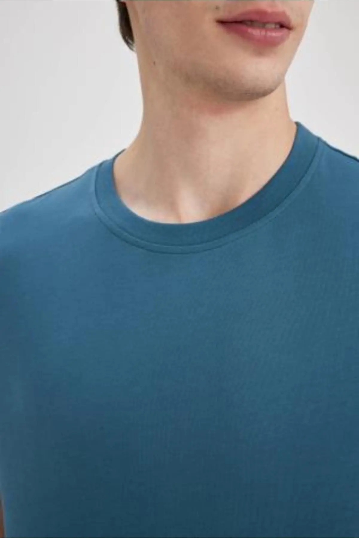 New Regular Fit Bisiklet Yaka Kısa Kollu %100 Pamuk Basic Tişört V7699az24sp