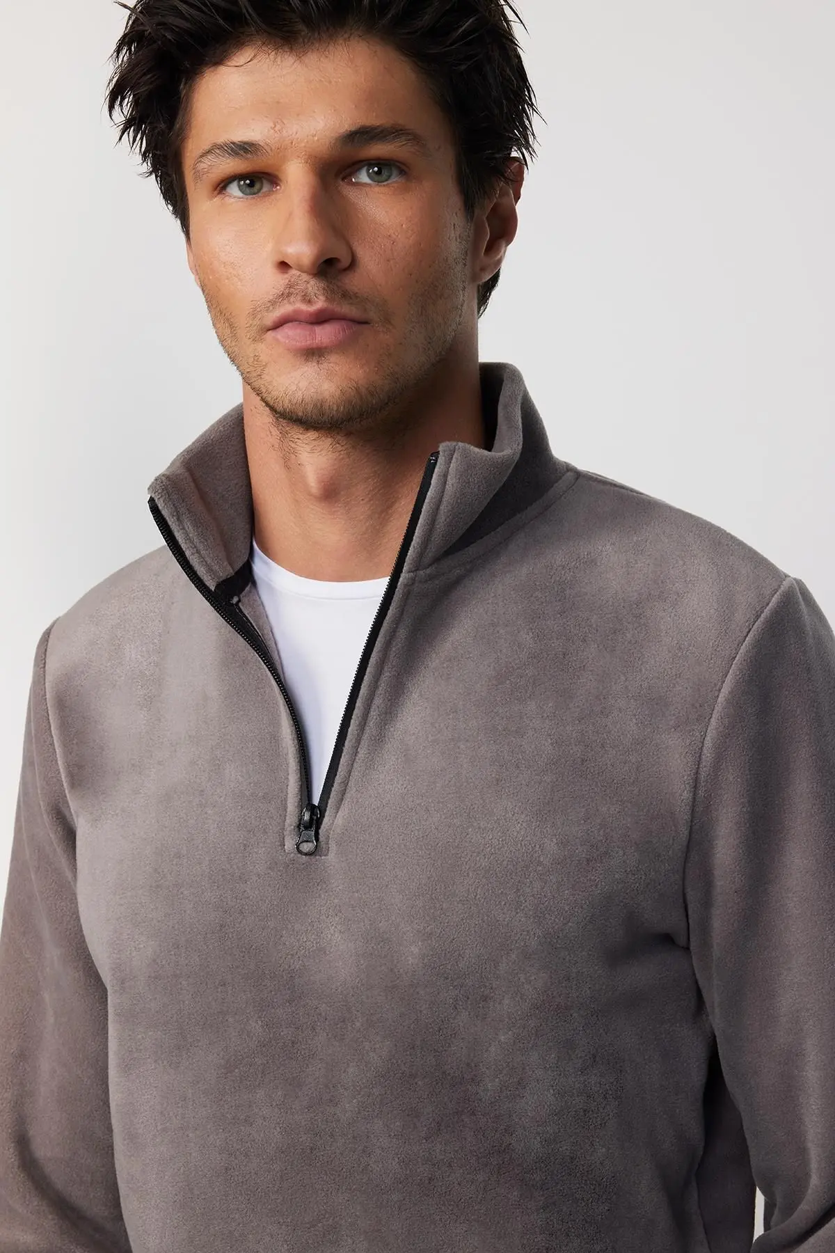Erkek Standart Fit Rahat Kesim Tüylenme Yapmayan Soğuk Geçirmez Gri Dik Yaka Polar Sweatshirt