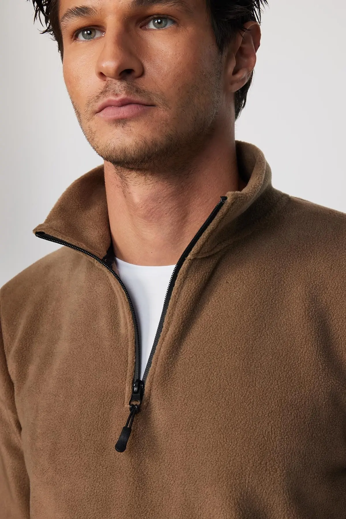 Erkek Standart Fit Rahat Kesim Tüylenme Yapmayan Soğuk Geçirmez Haki Dik Yaka Polar Sweatshirt