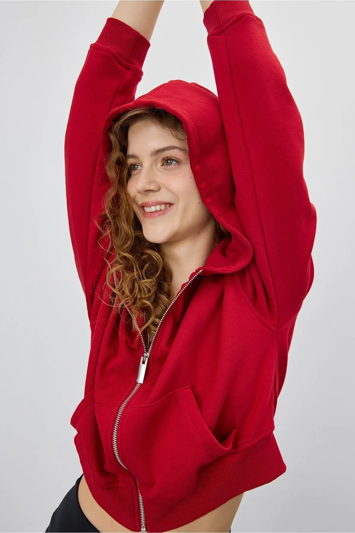 Kadın Kapüşonlu Şardonlu Kırmızı Renk Crop Sweatshirt Hırka