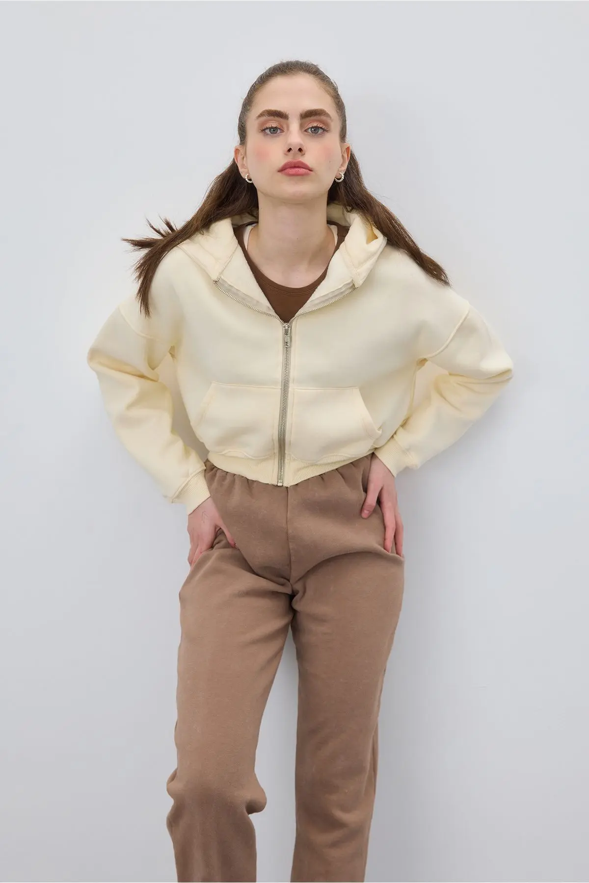 Kadın Kapüşonlu Şardonlu Taş Renk Crop Sweatshirt Hırka