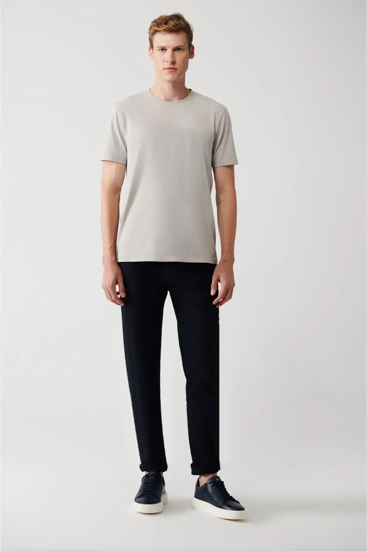 Erkek Gri T-shirt %100 Pamuk Nefes Alan Bisiklet Yaka Regular Fit E001000