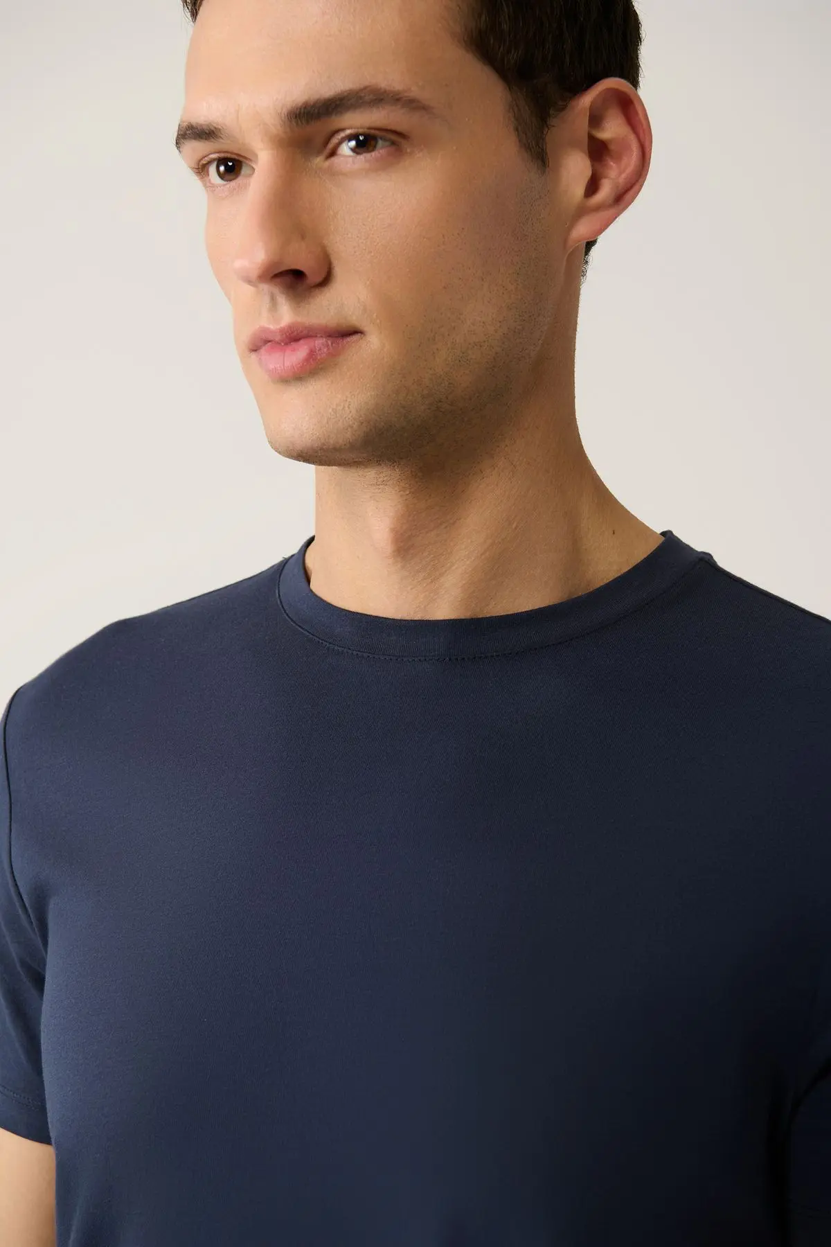 Erkek Lacivert T-shirt %100 Pamuk Nefes Alan Bisiklet Yaka Regular Fit E001000