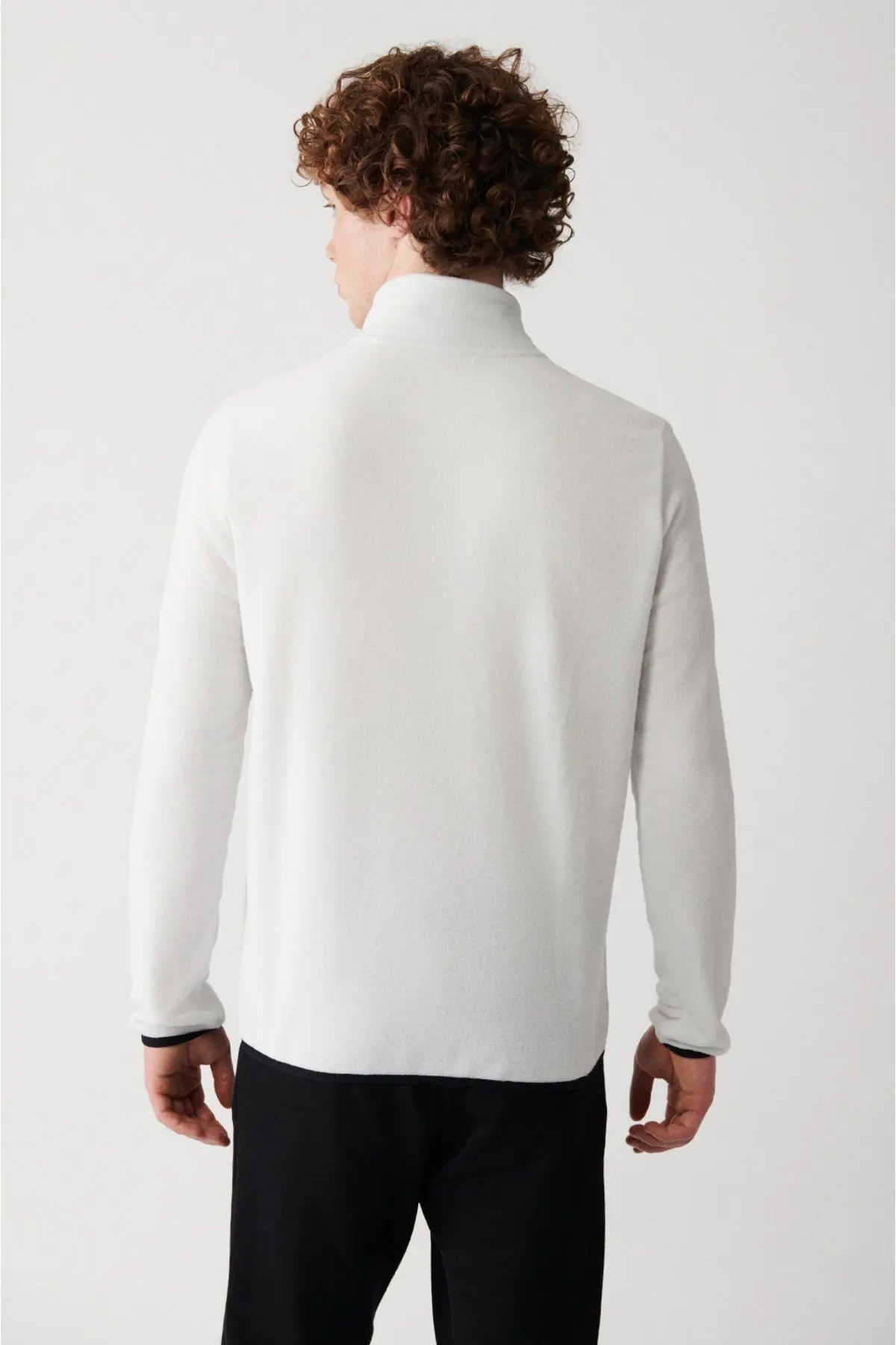 Erkek Beyaz Polar Sweatshirt Dik Yaka Soğuğa Dayanıklı Yarım Fermuarlı Regular Fit E001068