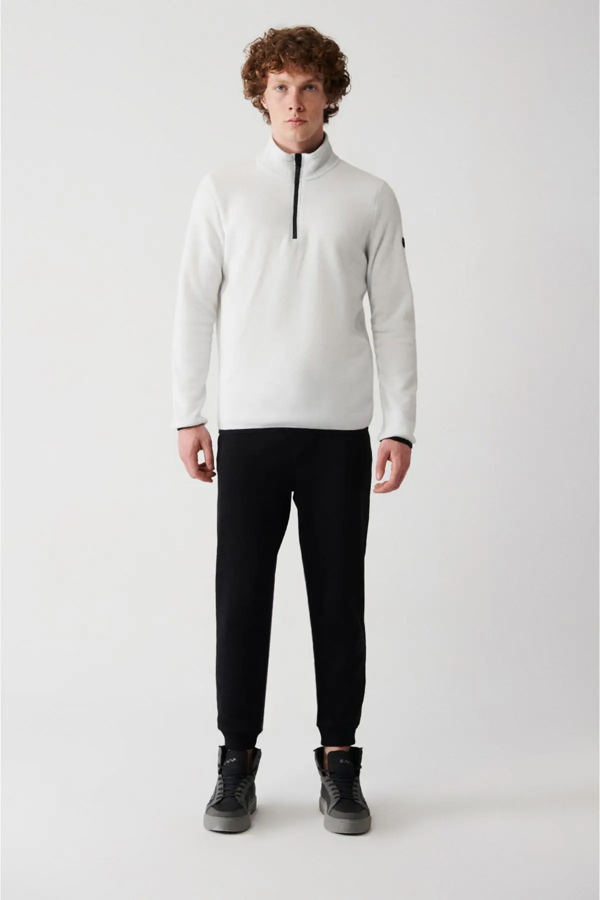 Erkek Beyaz Polar Sweatshirt Dik Yaka Soğuğa Dayanıklı Yarım Fermuarlı Regular Fit E001068