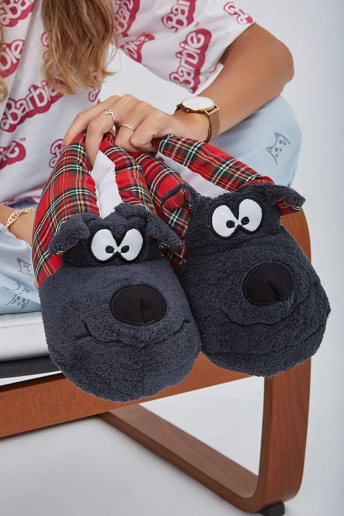 Füme Kırmızı Ekoseli Hayvanlı Sessiz Taban Panduf Sevimli Köpek Figürlü Peluş Ev Ayakkabısı