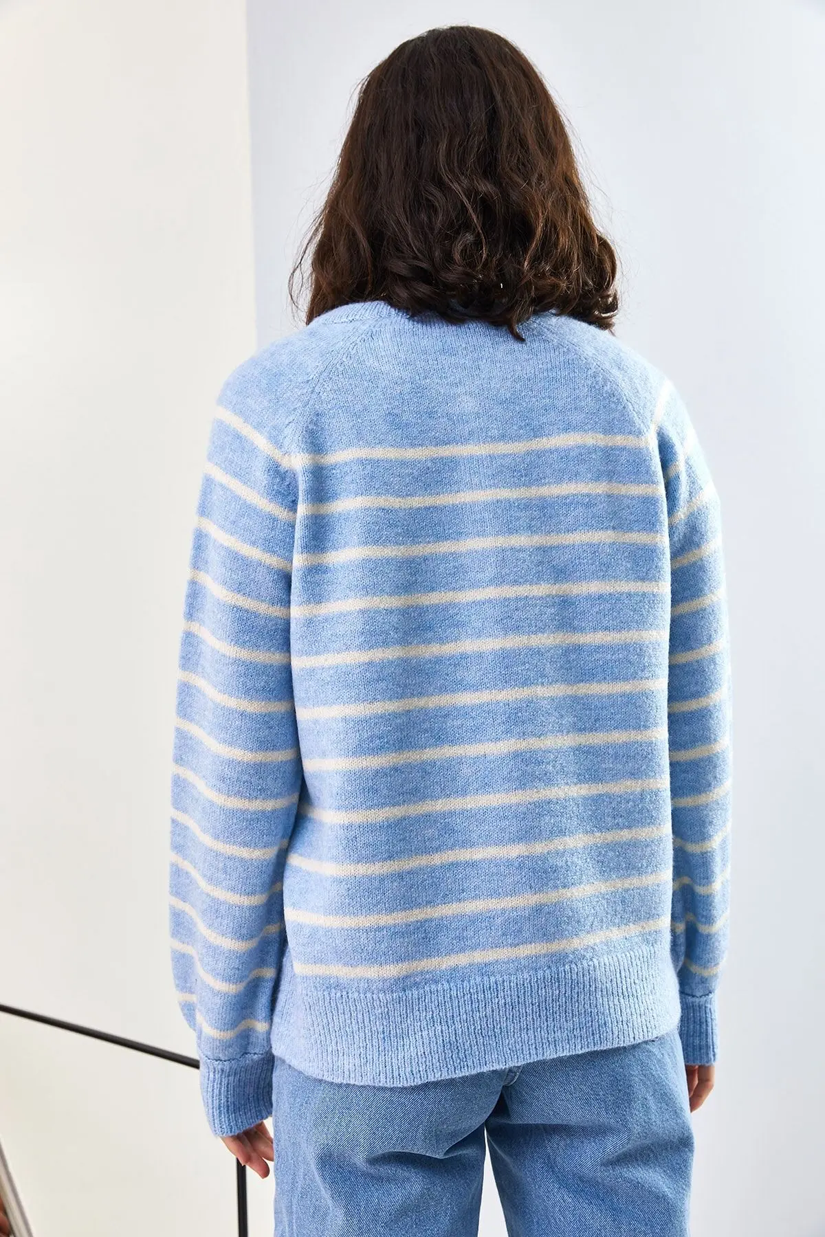 Kadın Yakası Ilikli Balıkçı Yaka Çizgili Triko Kazak