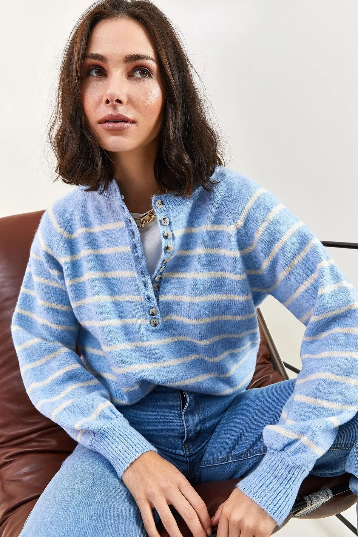 Kadın Yakası Ilikli Balıkçı Yaka Çizgili Triko Kazak