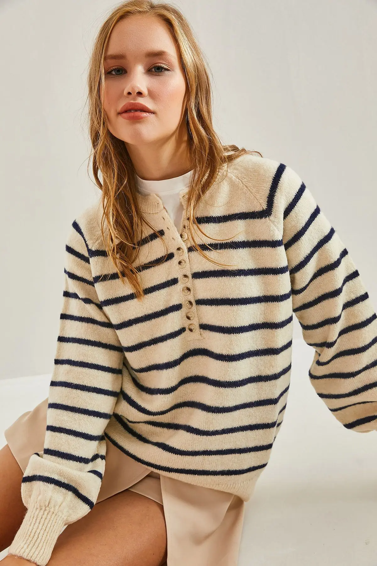 Kadın Yakası İlikli Balıkçı Yaka Çizgili Triko Kazak
