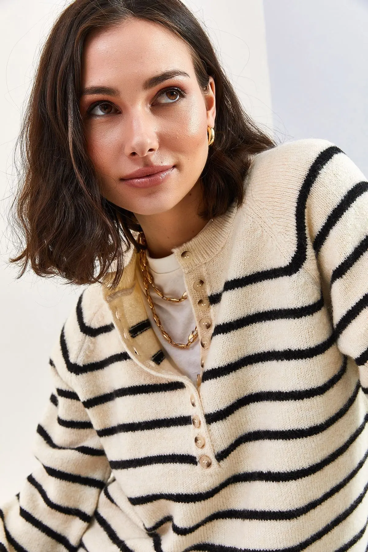 Kadın Yakası İlikli Balıkçı Yaka Çizgili Triko Kazak