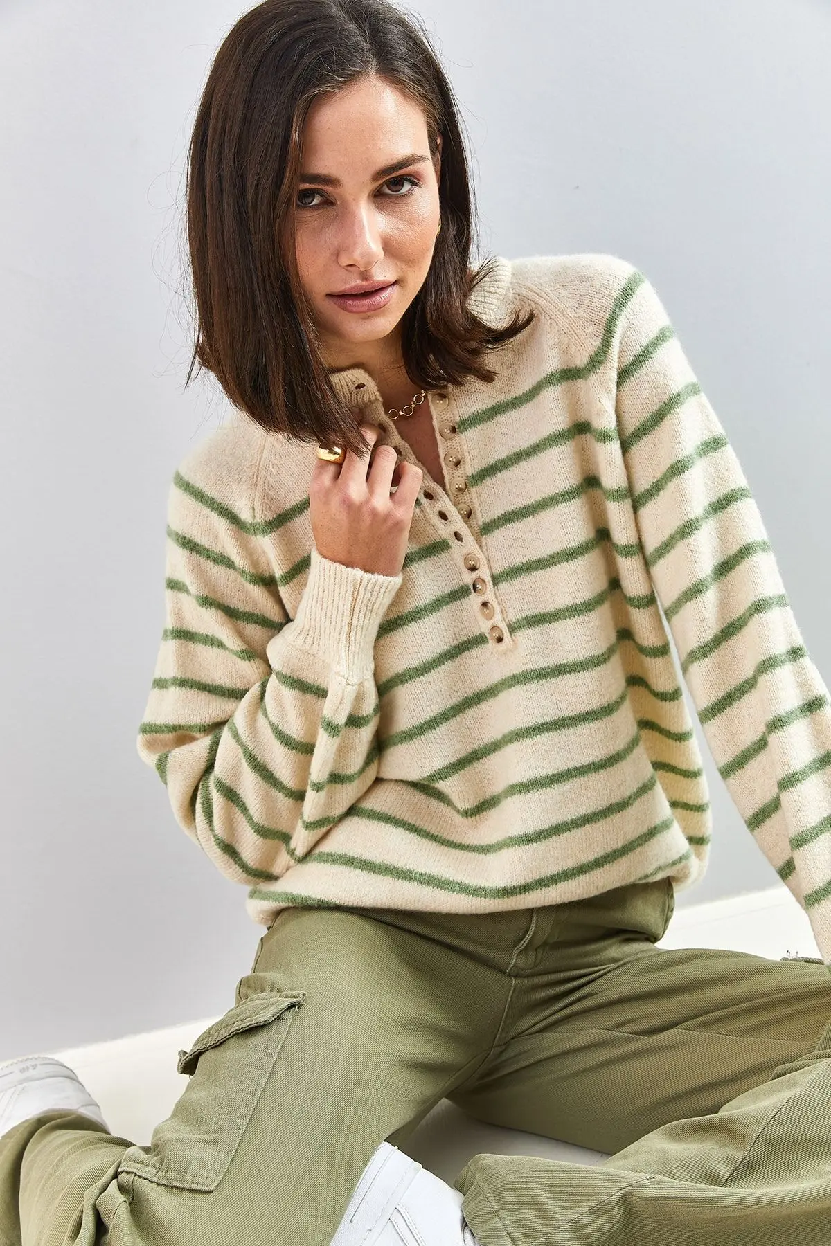 Kadın Yakası Ilikli Balıkçı Yaka Çizgili Triko Kazak