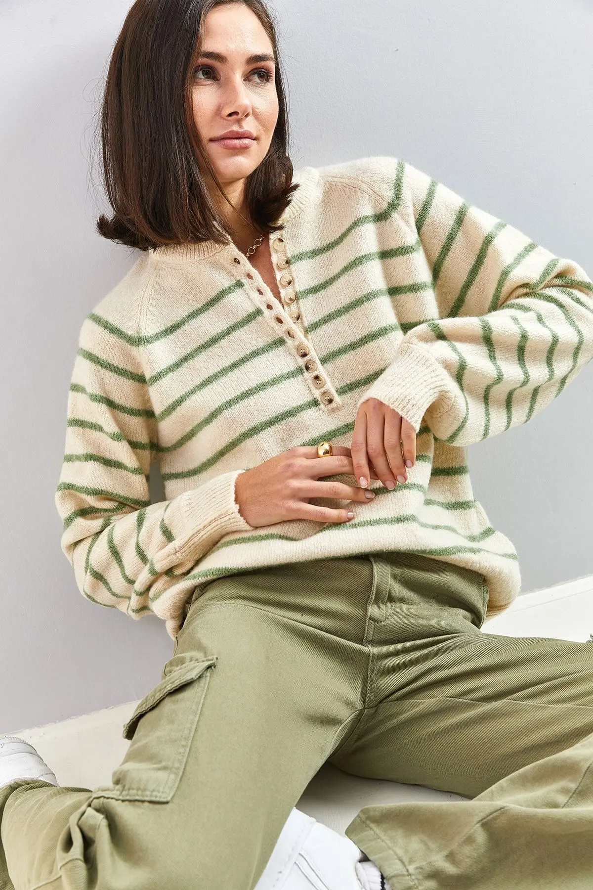 Kadın Yakası Ilikli Balıkçı Yaka Çizgili Triko Kazak