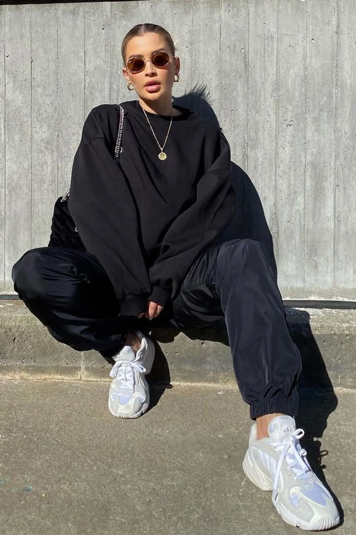 Siyah Bisiklet Yaka Basic Sweatshirt Mg1559