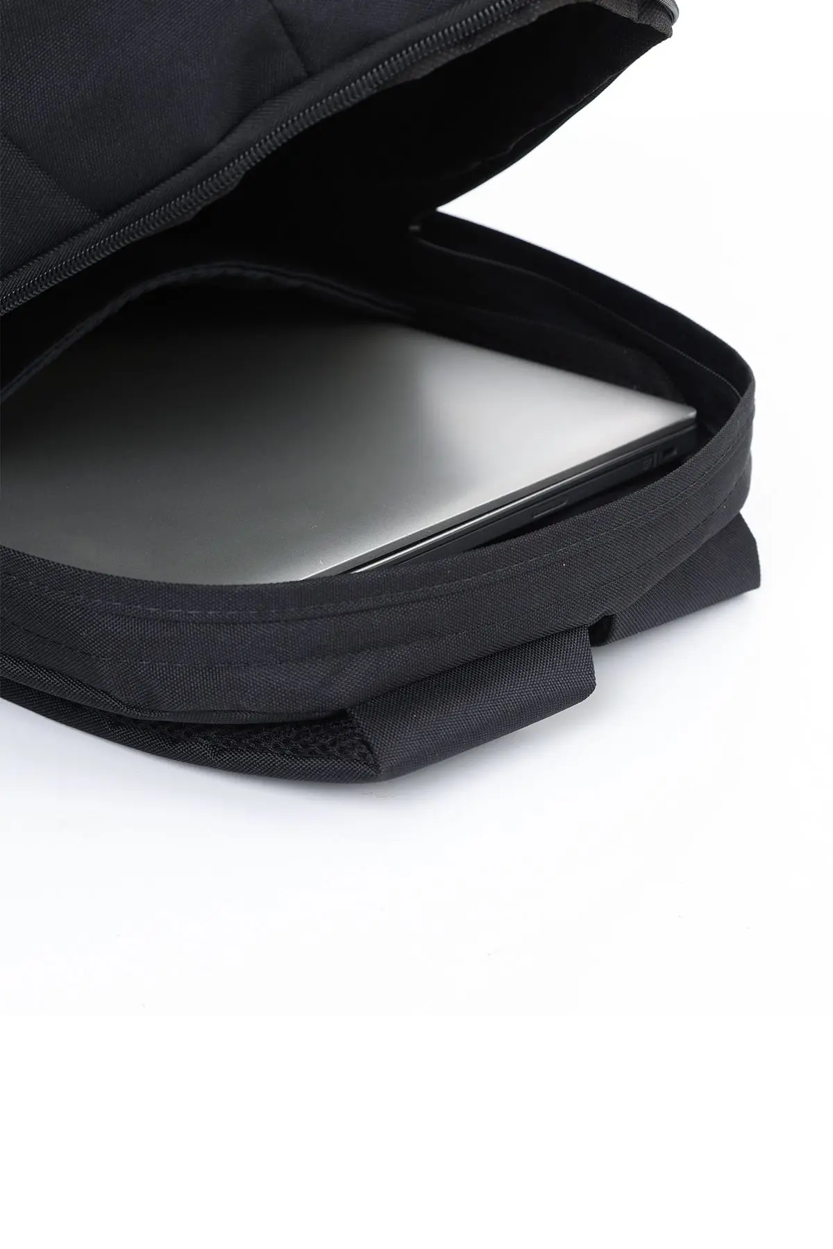 Siyah Su Geçirmez 3 Bölmeli Günlük Sırt Çantası