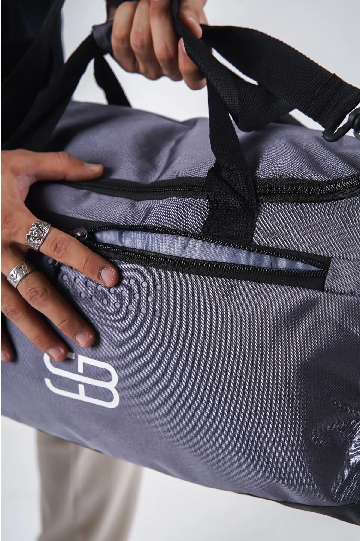 Ayakkabı Gözlü Havalandırmalı Orta Boy Unisex Gri Spor Fitness Ve Seyahat Çantası