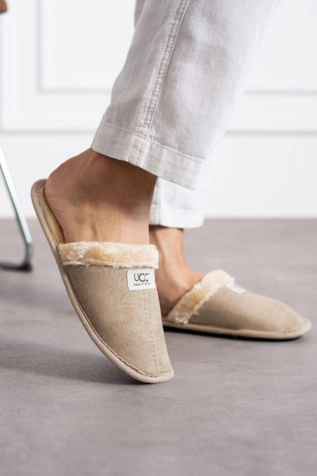 Unisex Yumuşak Tabanlı Pofuduk Sıcak Astarlı Ev Bahçe Bohça Terliği