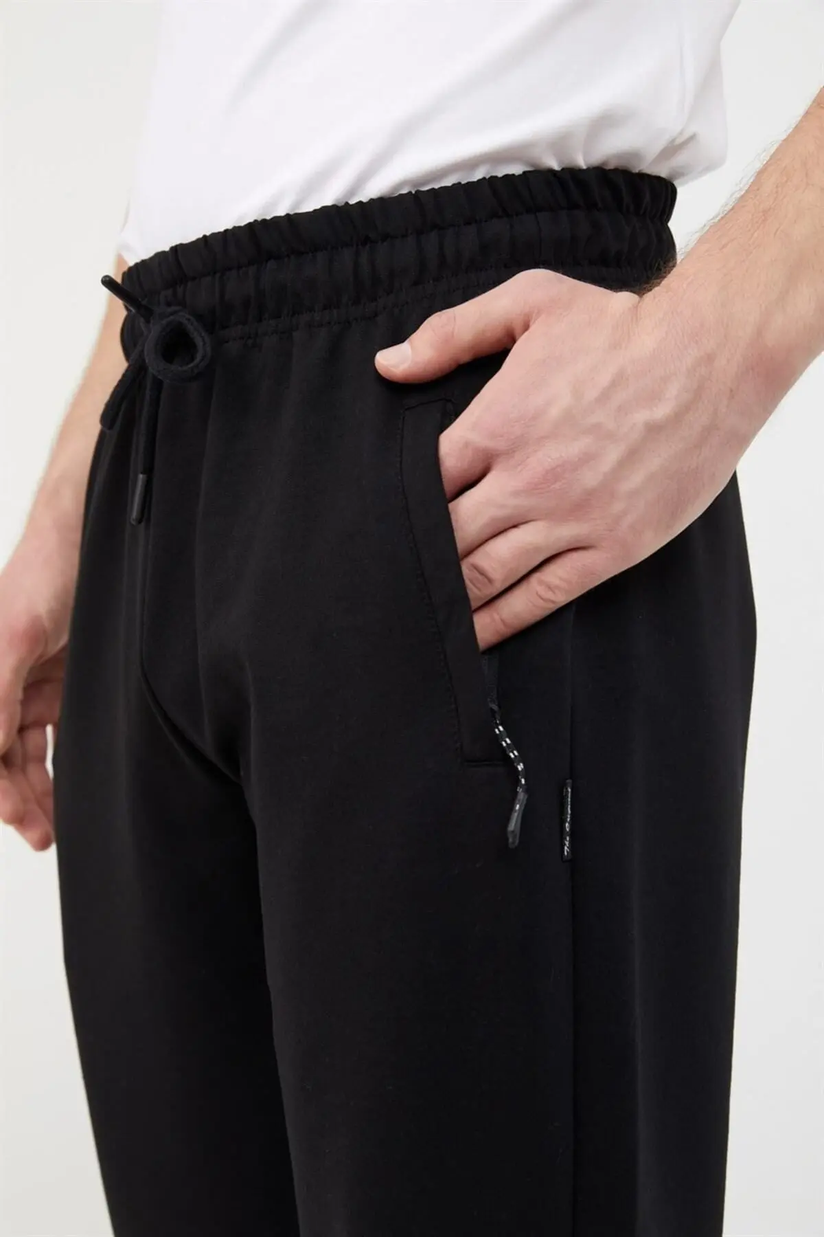 Siyah Erkek Büyük Beden Düz Paça Cep Fermuar Detaylı Rahat Kesim Premium Kumaş Eşofman Altı