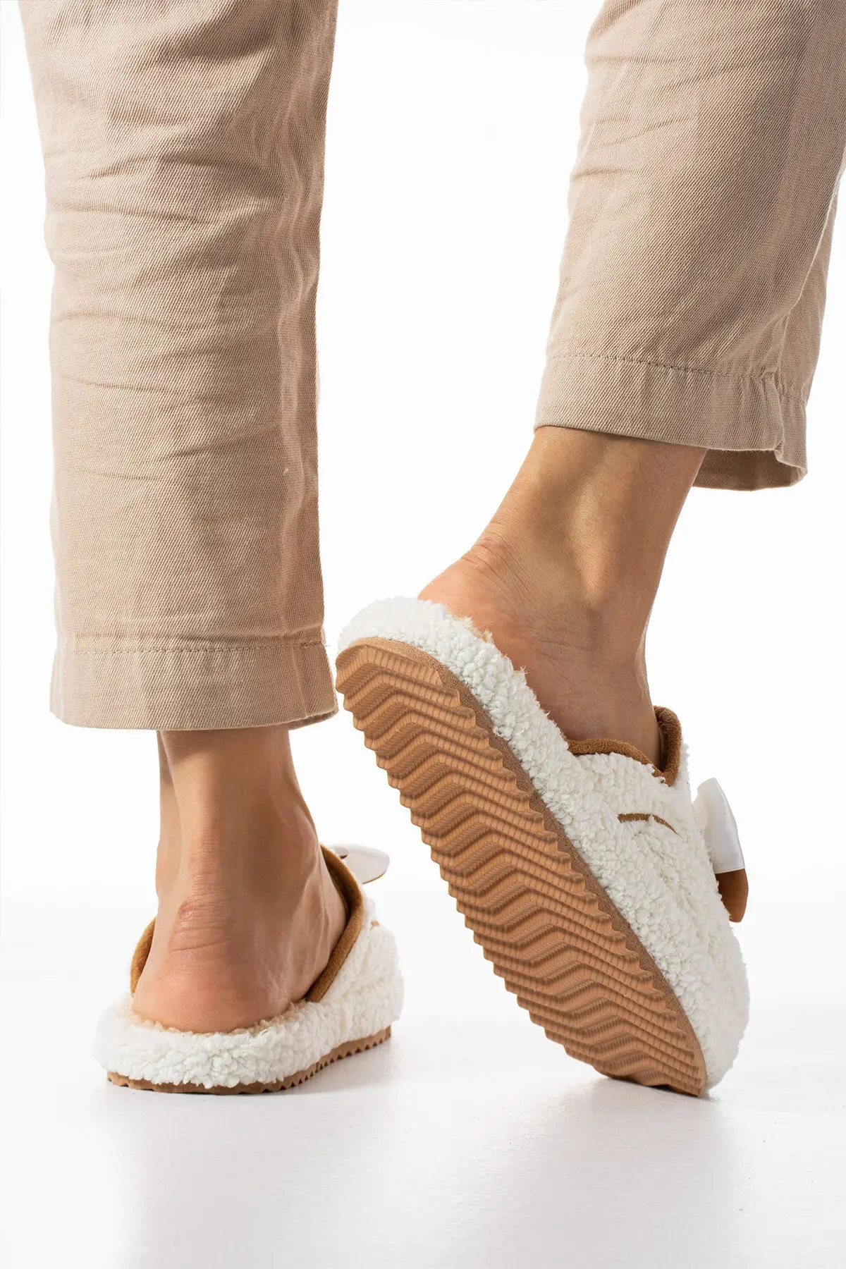 Beyaz Papyon Kışlık Kadın Terlik