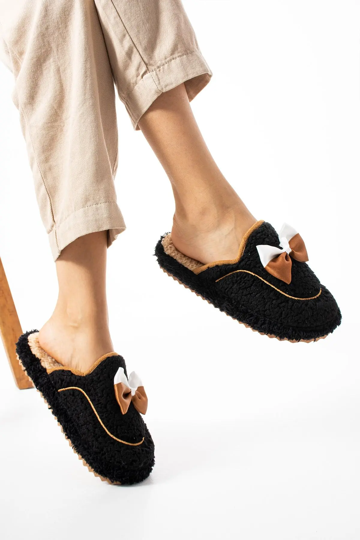 Siyah Papyon Kışlık Kadın Terlik