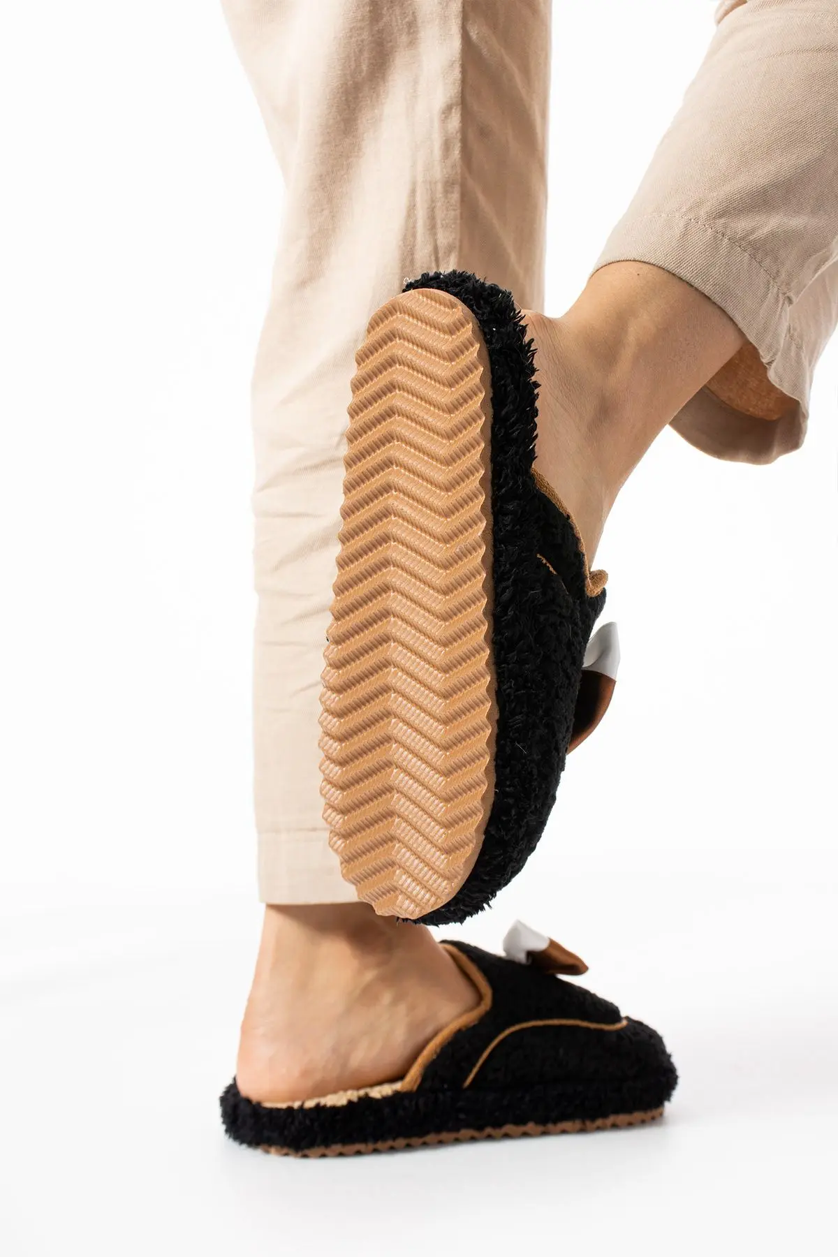 Siyah Papyon Kışlık Kadın Terlik