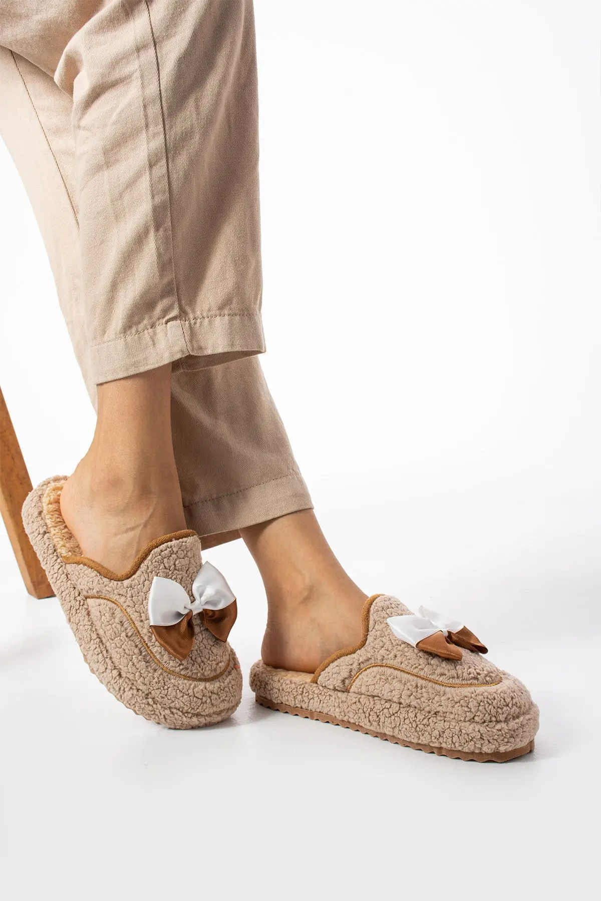 Bej Papyon Kışlık Kadın Terlik