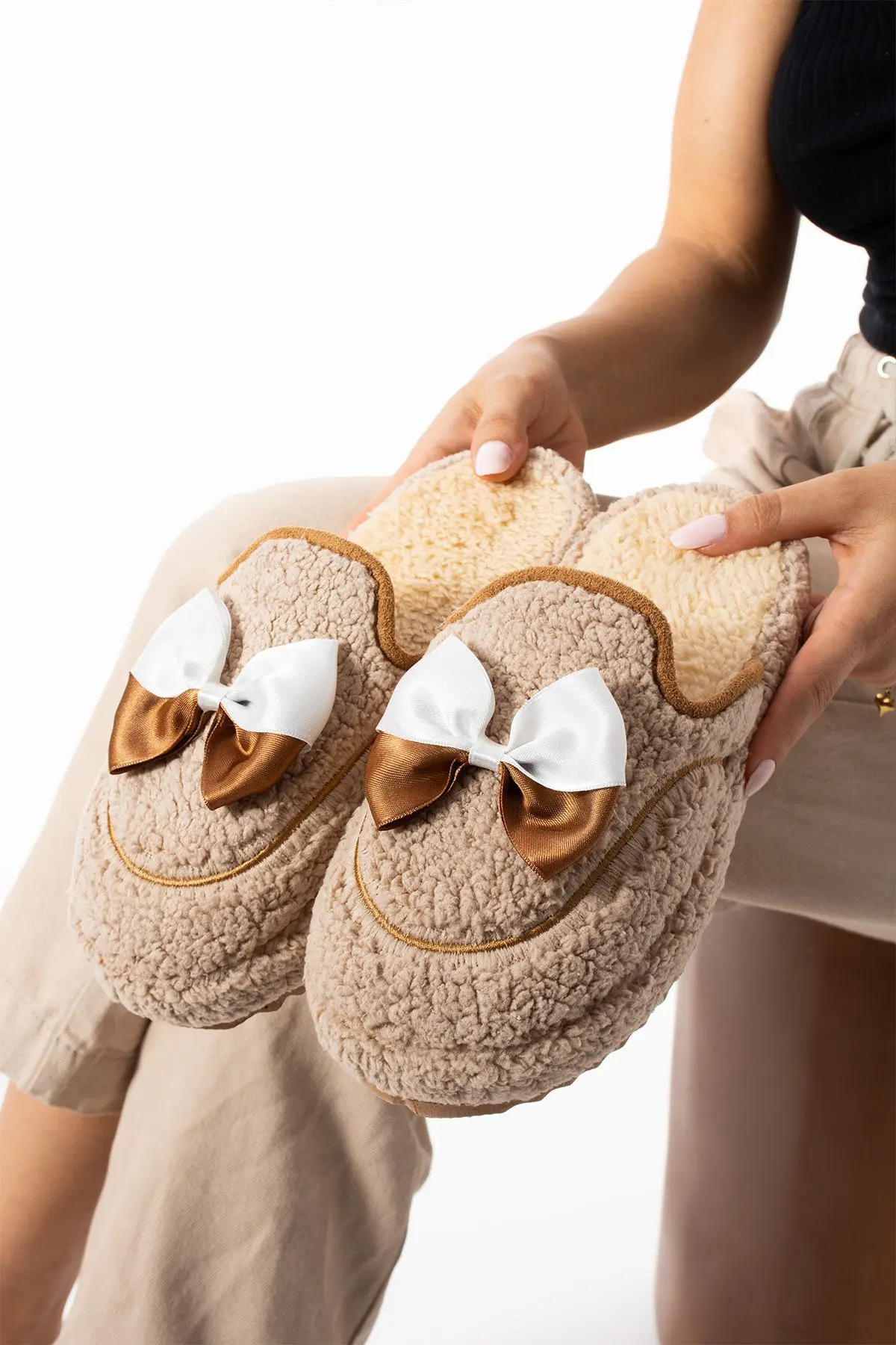 Moda Devrin Bej Papyon Kışlık Kadın Terlik