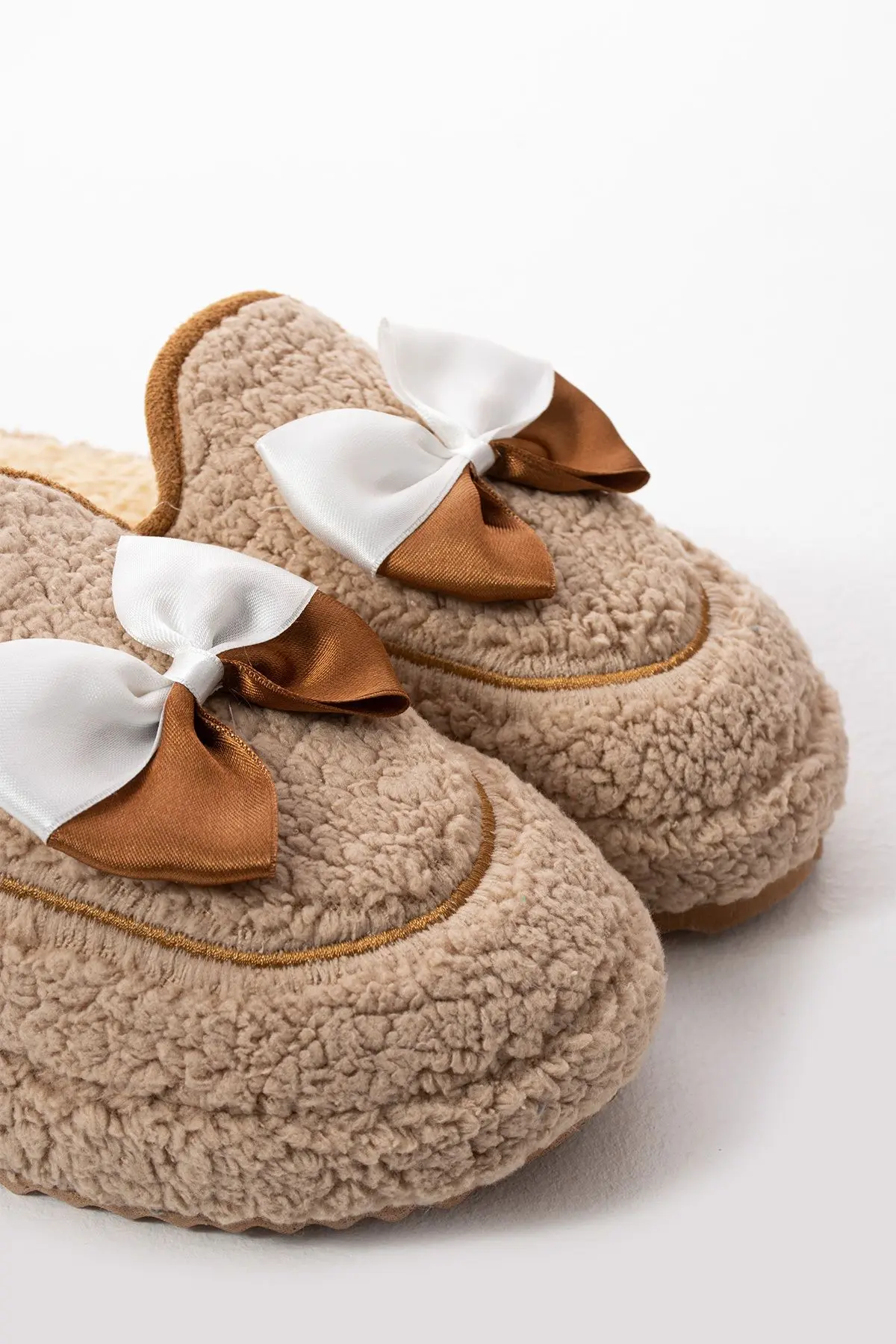 Bej Papyon Kışlık Kadın Terlik