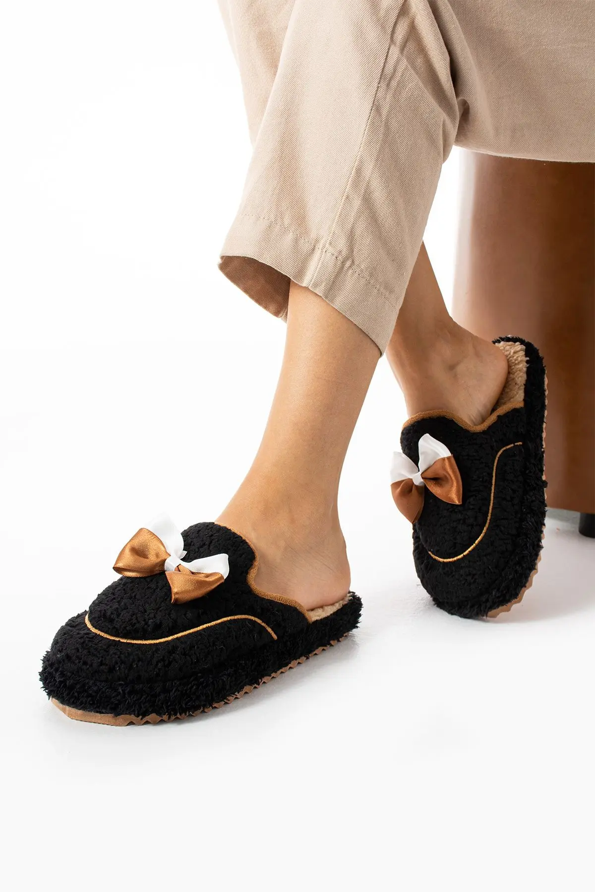 Siyah Papyon Kışlık Kadın Terlik