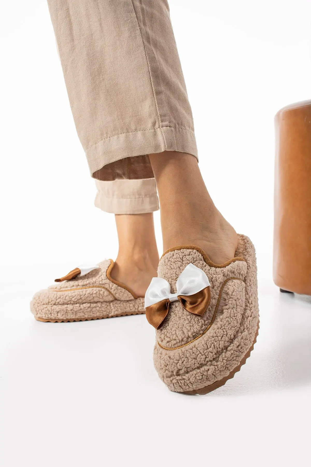 Bej Papyon Kışlık Kadın Terlik