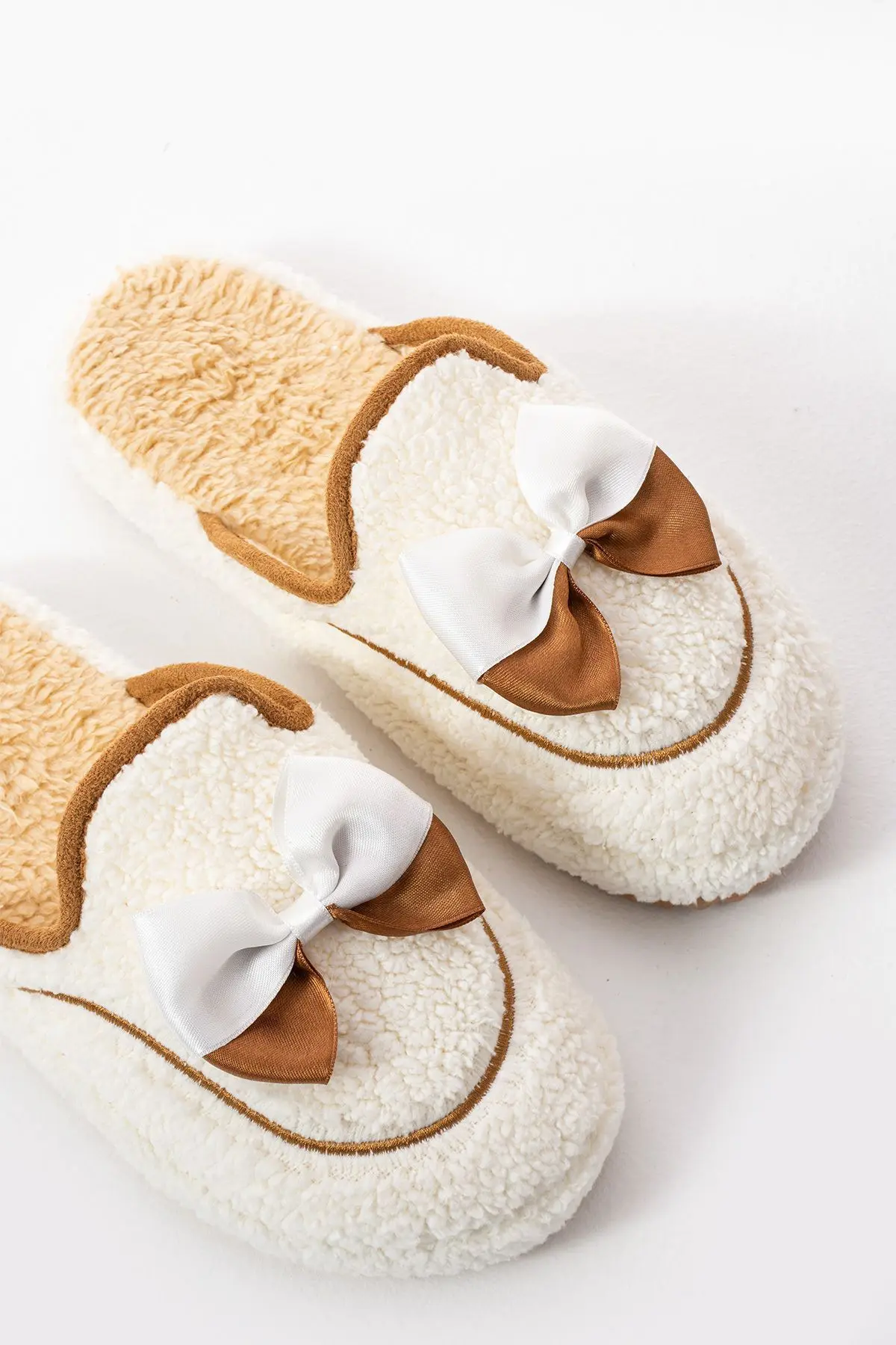 Beyaz Papyon Kışlık Kadın Terlik