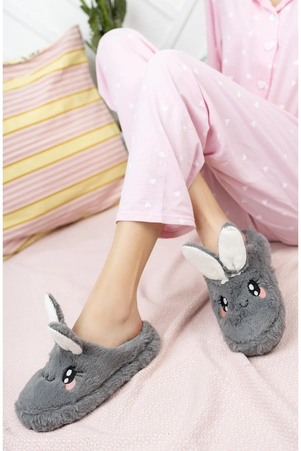 Pofuduk Hayvan Figürlü Panduf Kadın Ev Terliği Tüylü Terlik