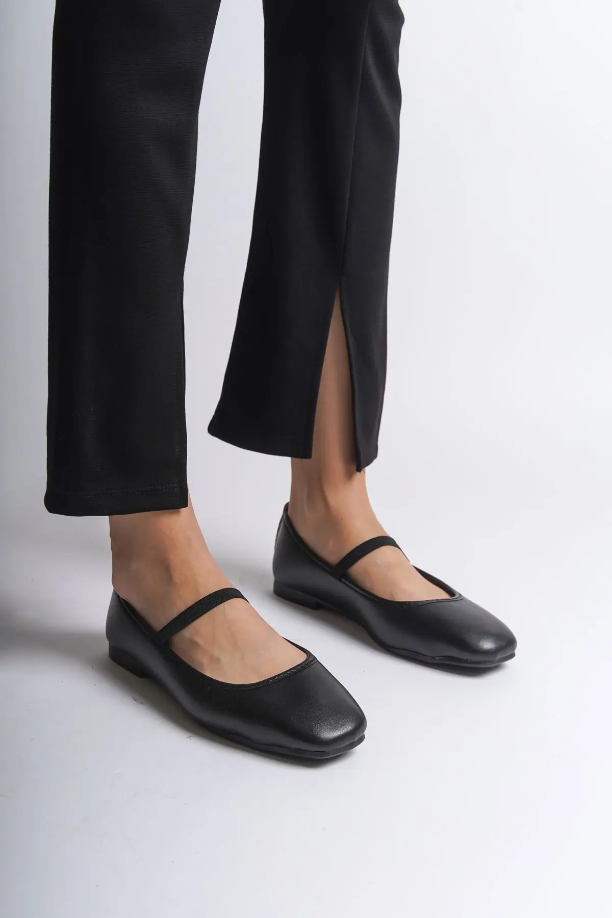 Kadın Bantlı Mat Siyah Babet