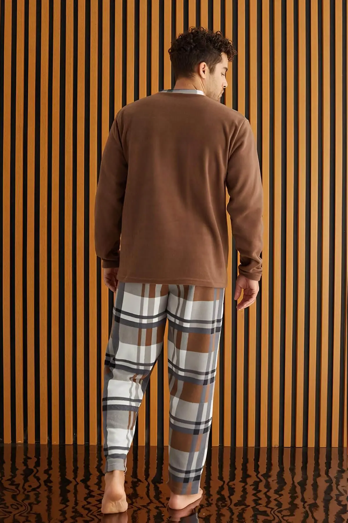 Kahve Beyaz Ekose Desenli Polar Erkek Pijama Takımı