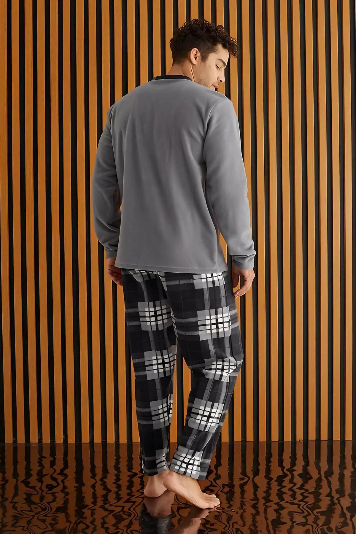 Gri Beyaz Ekose Desenli Polar Erkek Pijama Takımı