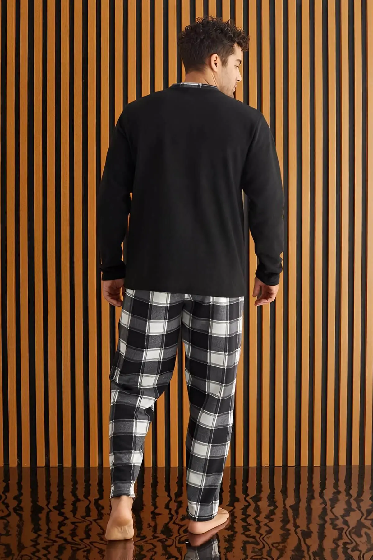 Siyah Beyaz Ekose Desenli Polar Erkek Pijama Takımı