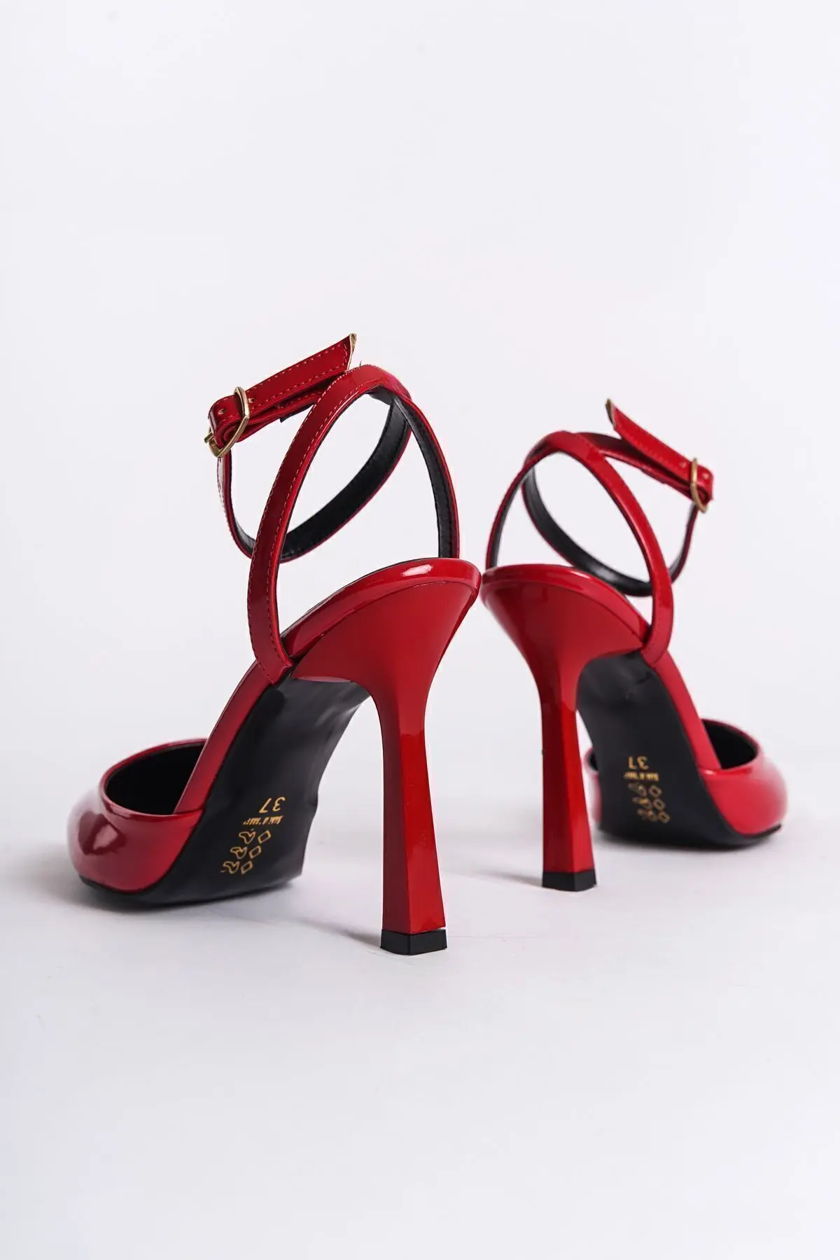 Kadın Kırmızı Bantlı Topuklu Ayakkabı