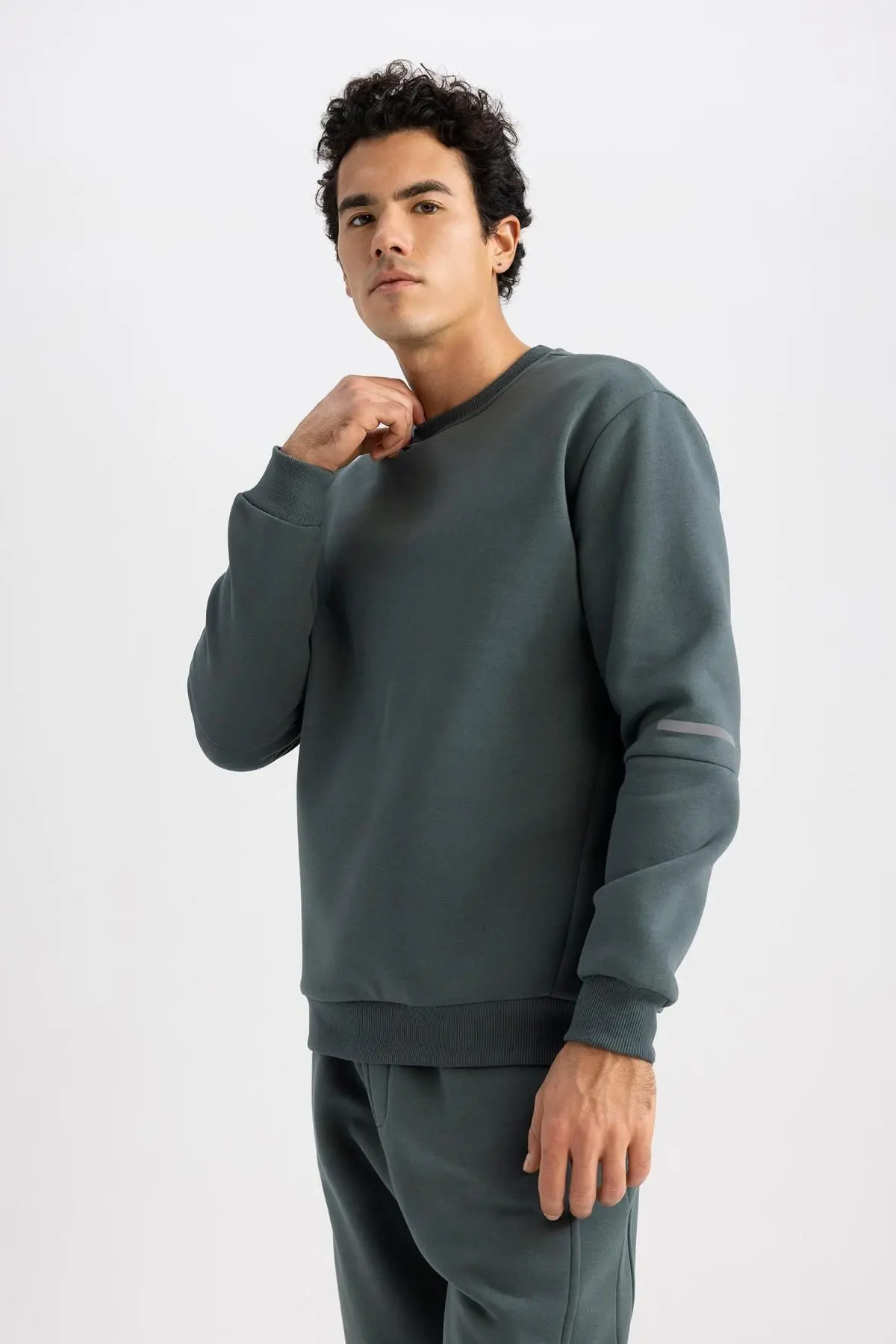 Fit Standart Fit Bisiklet Yaka Kalın Sweatshirt Y4531az23au