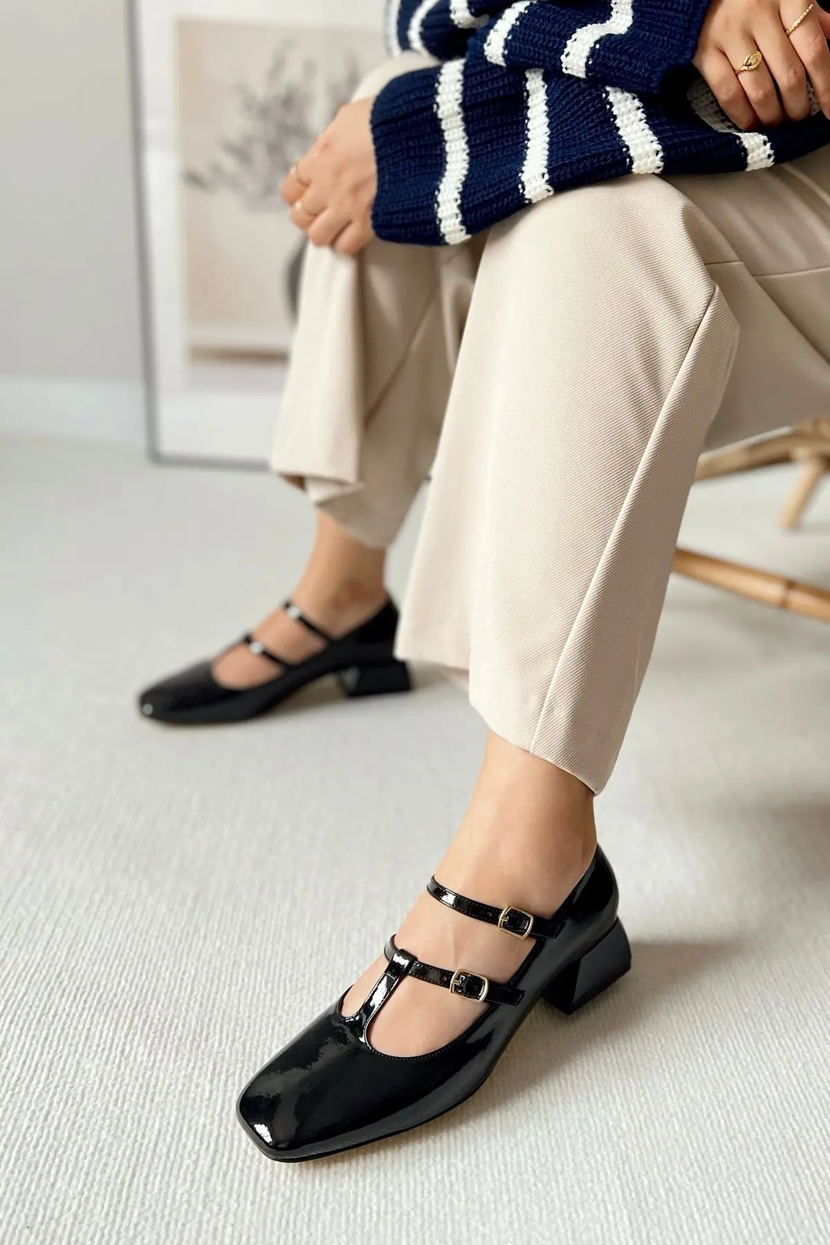 Kadın Mary Jane Siyah Rugan Arkası Kapalı Çift Bant Kare Burunlu Baretli Kısa Blok Topuklu Ayakkabı